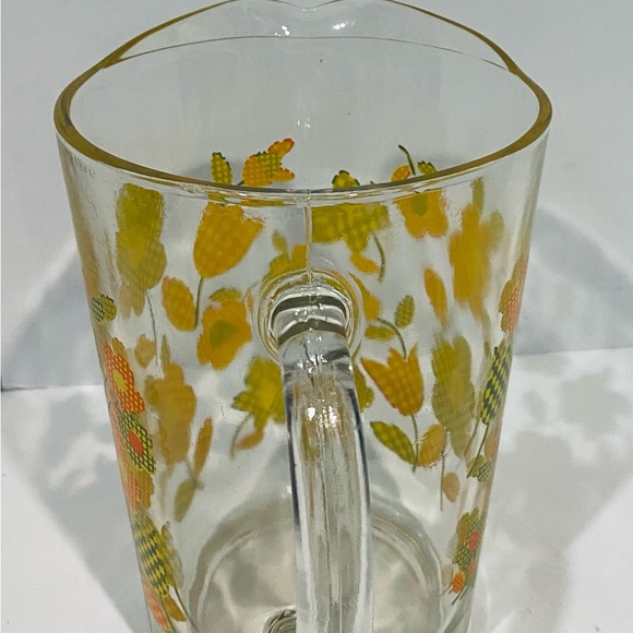 Vintage Large Heavy Glass Gingham “Flowers" Yellow Pitcher Kitchen Drinking - Picture 2 of 9
